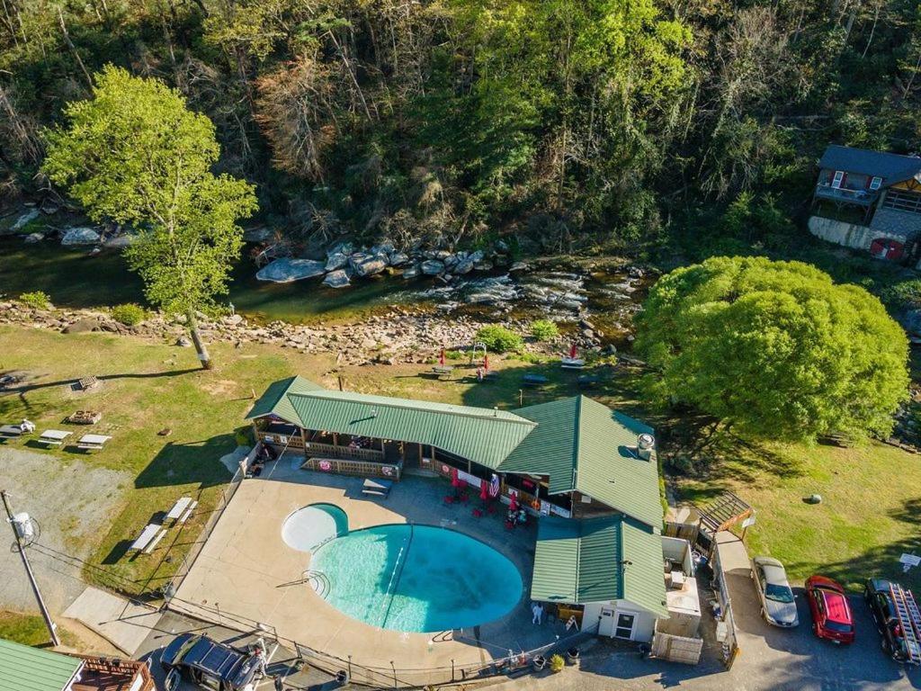 Geneva Hotel & Tiki Bar Chimney Rock Exterior foto